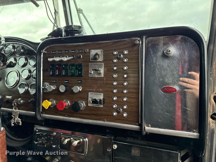 image for item EC7983 1981 Peterbilt 359 semi truck