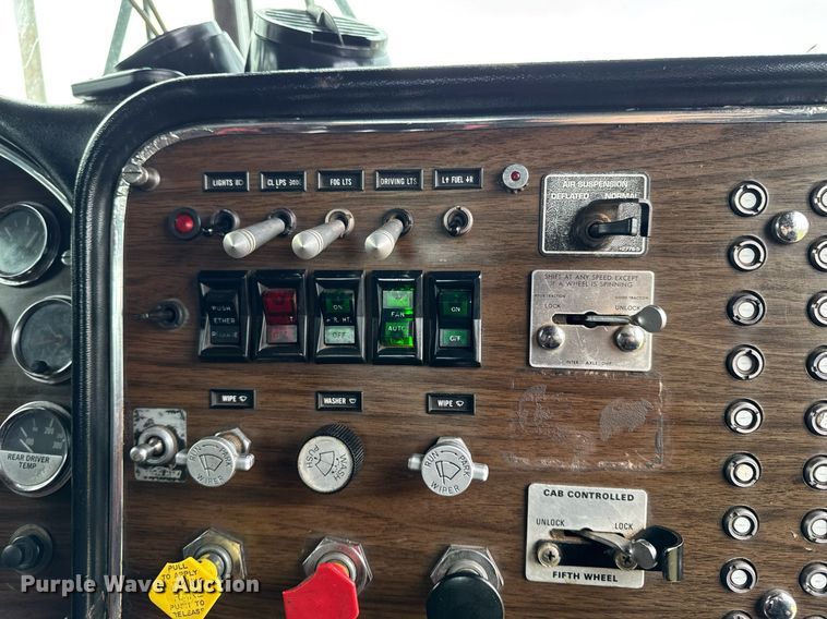 image for item EC7983 1981 Peterbilt 359 semi truck