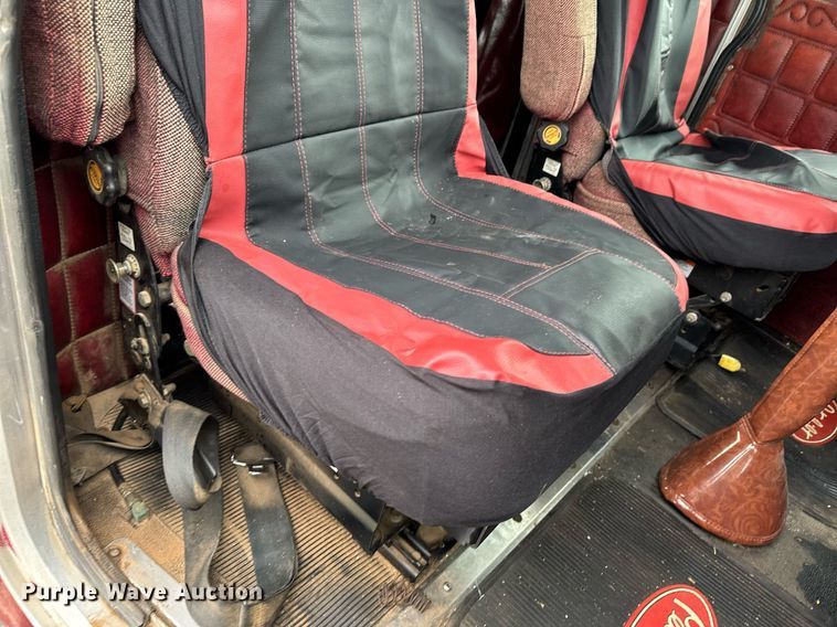 image for item EC7983 1981 Peterbilt 359 semi truck