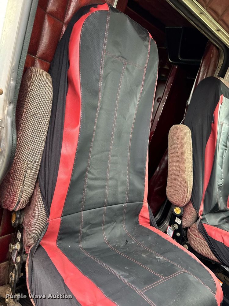 image for item EC7983 1981 Peterbilt 359 semi truck