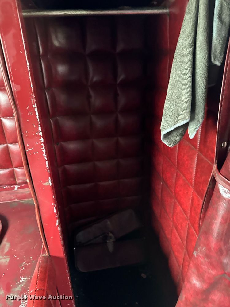 image for item EC7983 1981 Peterbilt 359 semi truck