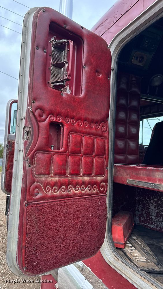 image for item EC7983 1981 Peterbilt 359 semi truck