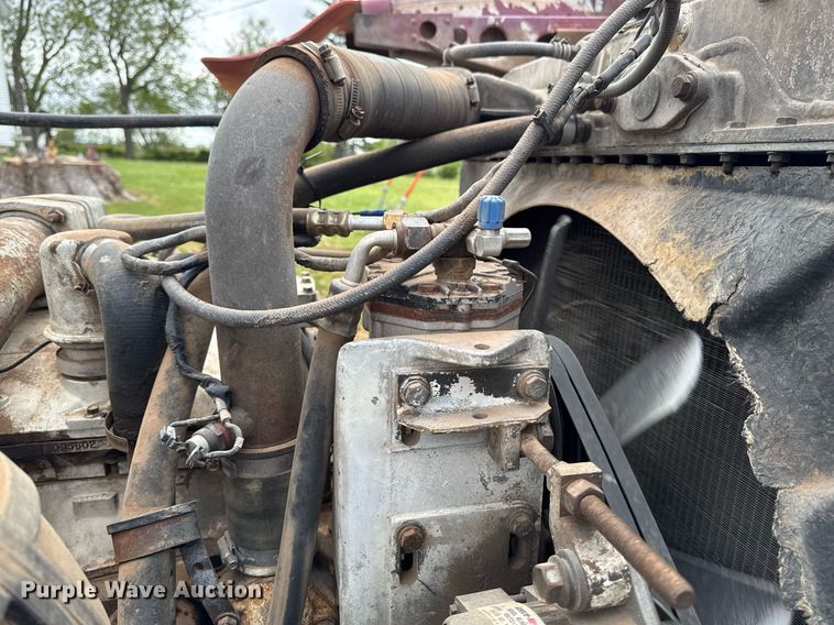 image for item EC7983 1981 Peterbilt 359 semi truck