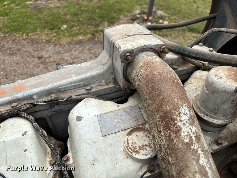 image for item EC7983 1981 Peterbilt 359 semi truck