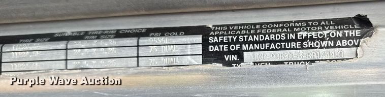 image for item EC7983 1981 Peterbilt 359 semi truck