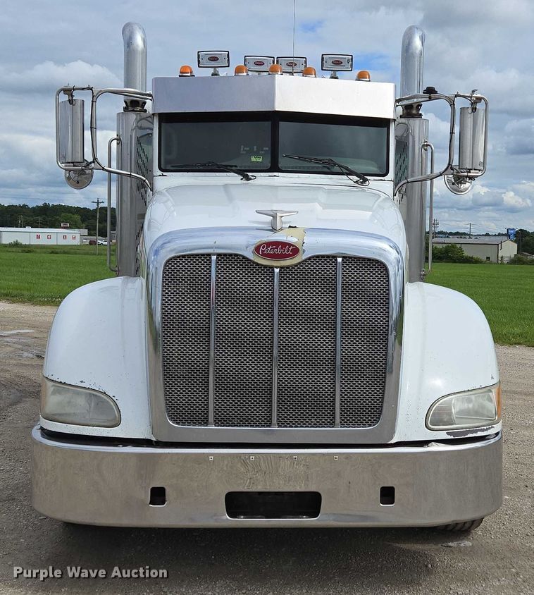 image for item ED2027 2009 Peterbilt 386 semi truck
