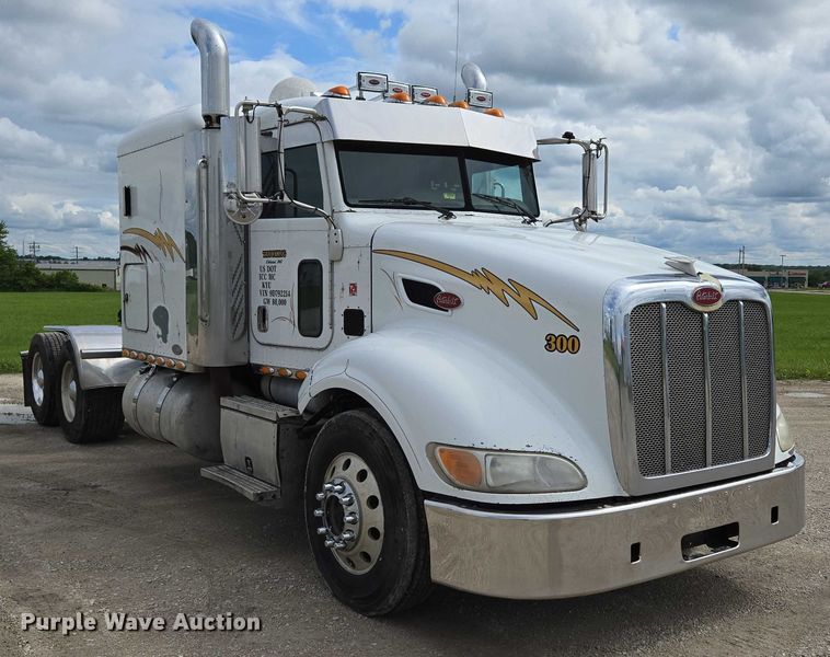 image for item ED2027 2009 Peterbilt 386 semi truck