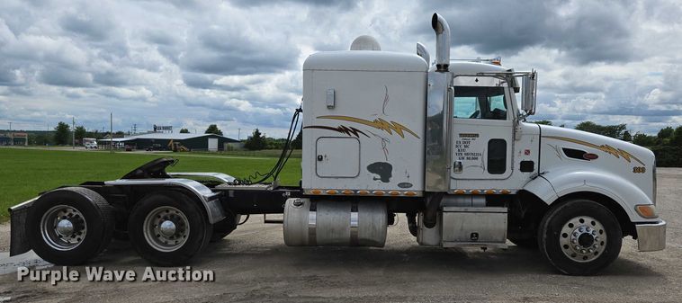 image for item ED2027 2009 Peterbilt 386 semi truck