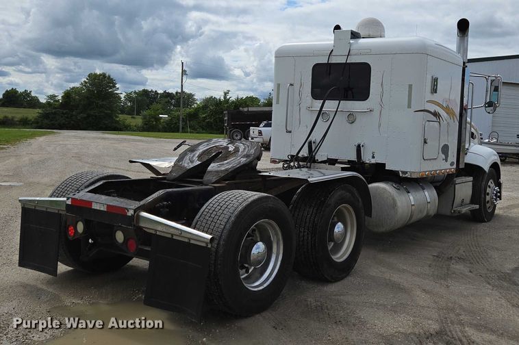 image for item ED2027 2009 Peterbilt 386 semi truck