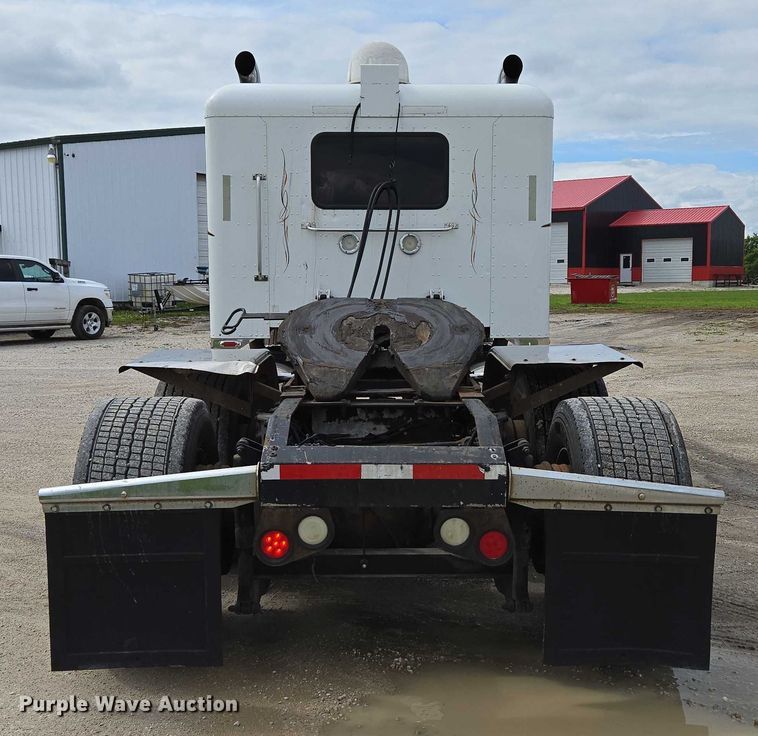 image for item ED2027 2009 Peterbilt 386 semi truck