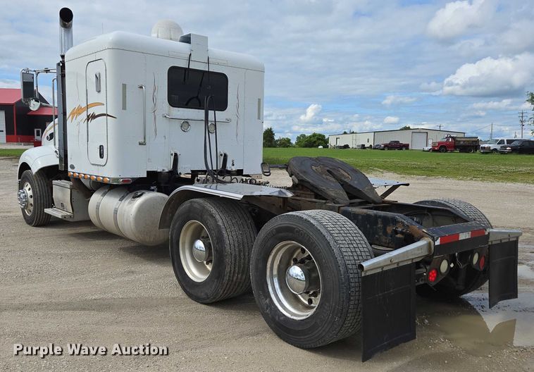 image for item ED2027 2009 Peterbilt 386 semi truck