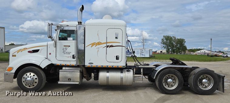 image for item ED2027 2009 Peterbilt 386 semi truck