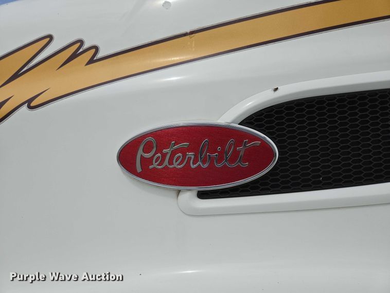 image for item ED2027 2009 Peterbilt 386 semi truck