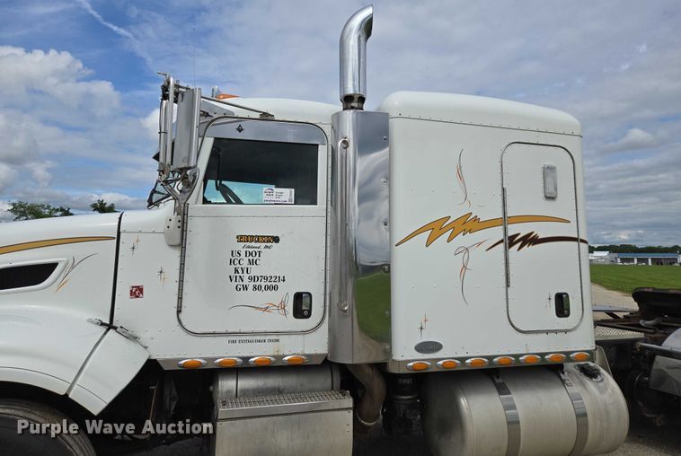 image for item ED2027 2009 Peterbilt 386 semi truck