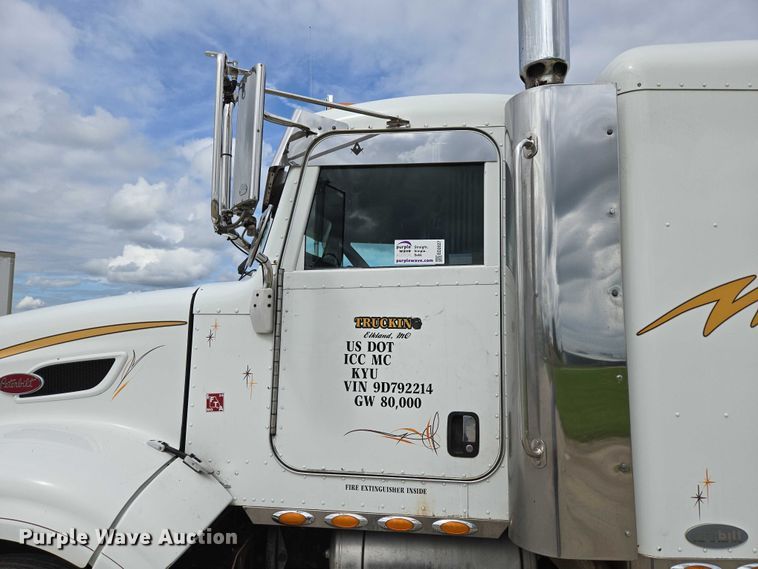 image for item ED2027 2009 Peterbilt 386 semi truck