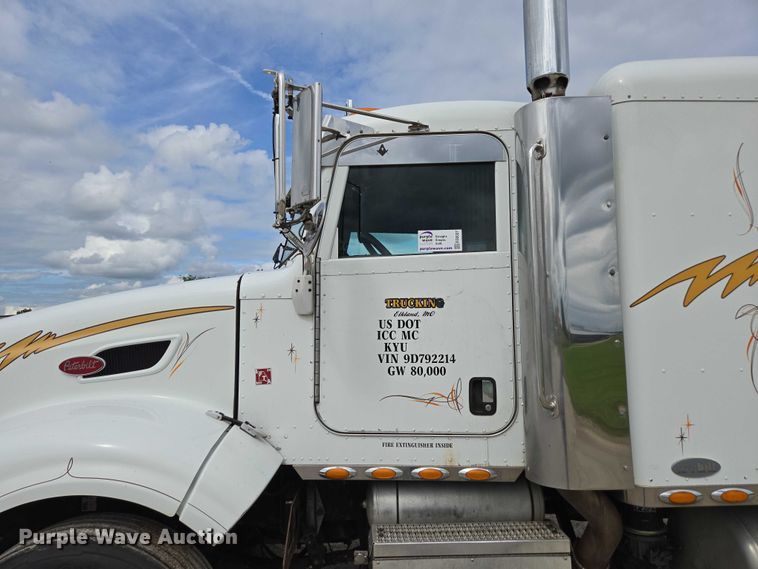 image for item ED2027 2009 Peterbilt 386 semi truck