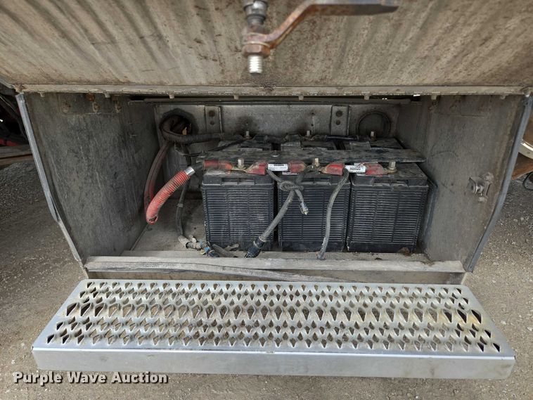 image for item ED2027 2009 Peterbilt 386 semi truck