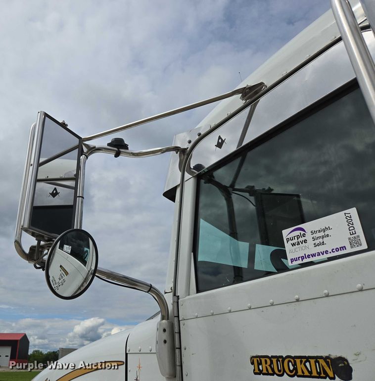 image for item ED2027 2009 Peterbilt 386 semi truck