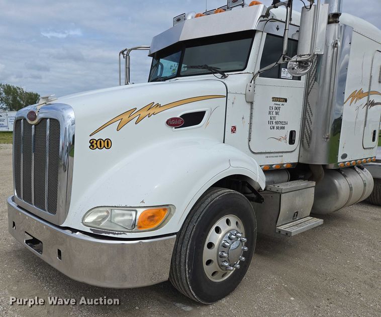 image for item ED2027 2009 Peterbilt 386 semi truck