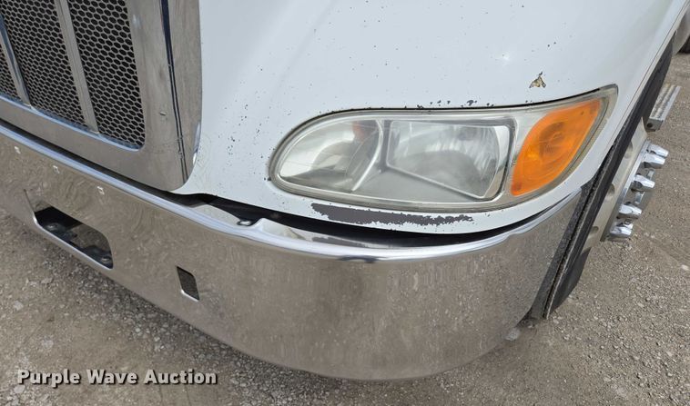 image for item ED2027 2009 Peterbilt 386 semi truck