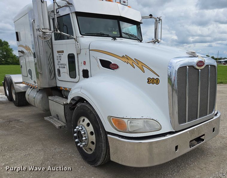 image for item ED2027 2009 Peterbilt 386 semi truck