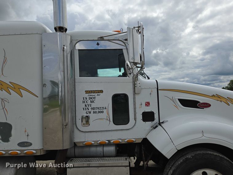 image for item ED2027 2009 Peterbilt 386 semi truck