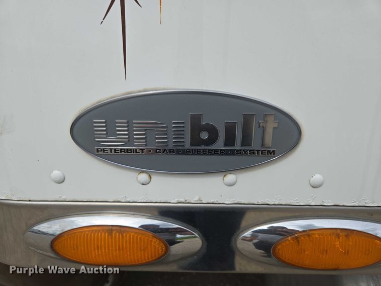 image for item ED2027 2009 Peterbilt 386 semi truck