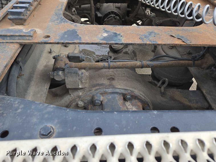 image for item ED2027 2009 Peterbilt 386 semi truck