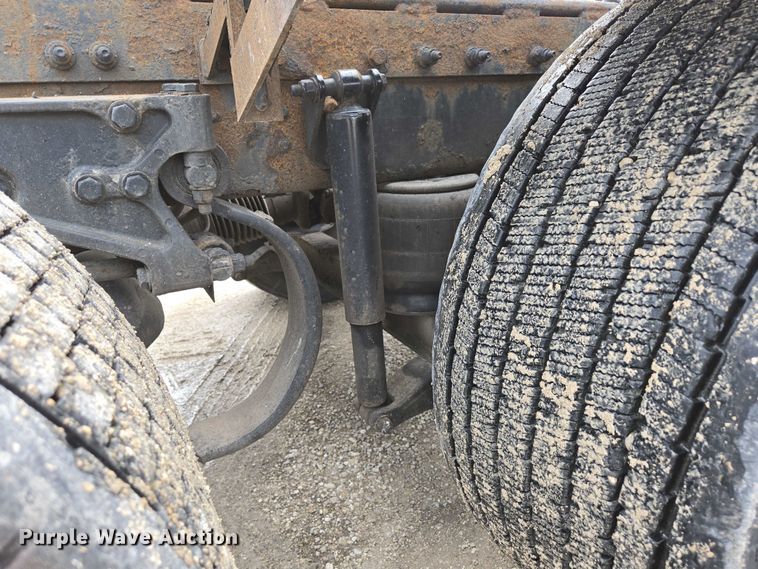 image for item ED2027 2009 Peterbilt 386 semi truck