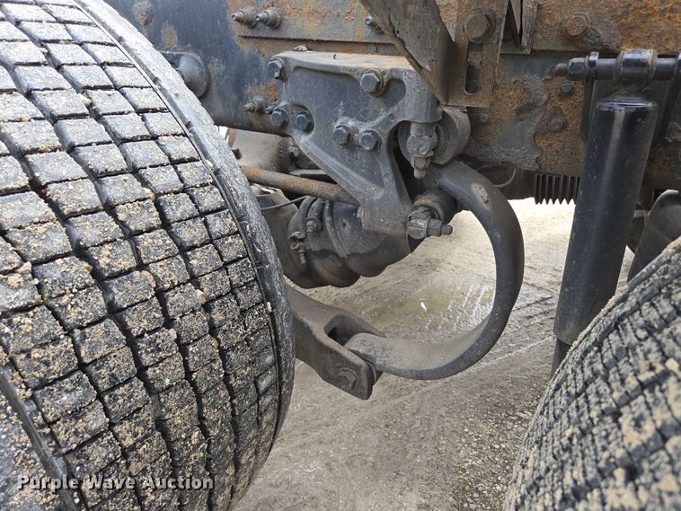 image for item ED2027 2009 Peterbilt 386 semi truck