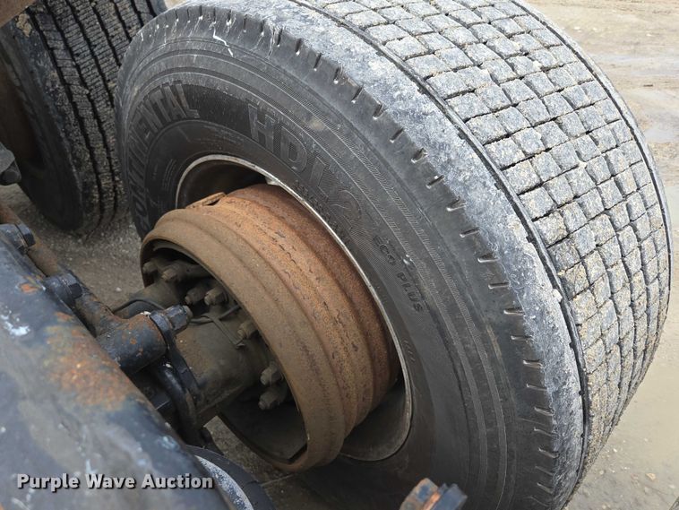 image for item ED2027 2009 Peterbilt 386 semi truck