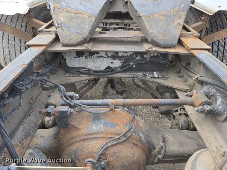 image for item ED2027 2009 Peterbilt 386 semi truck