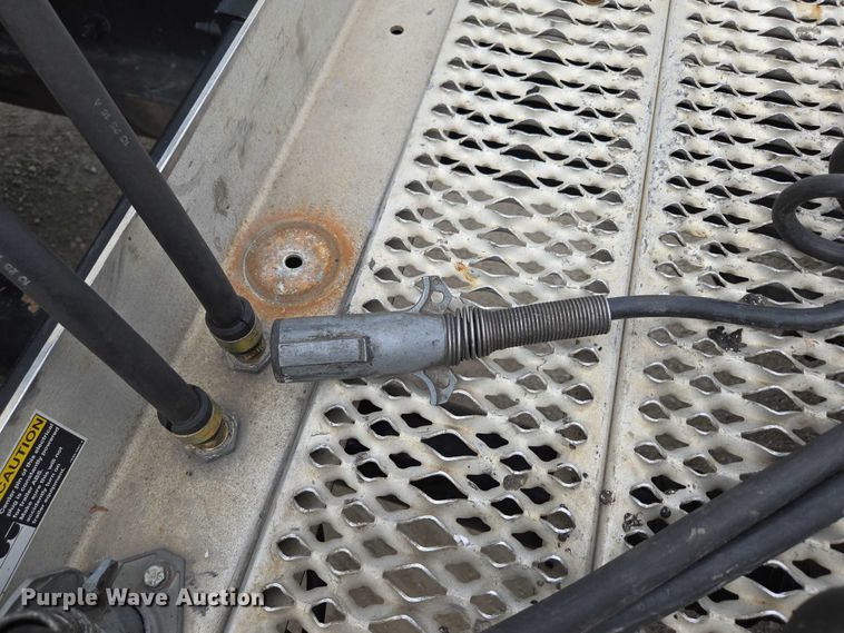 image for item ED2027 2009 Peterbilt 386 semi truck