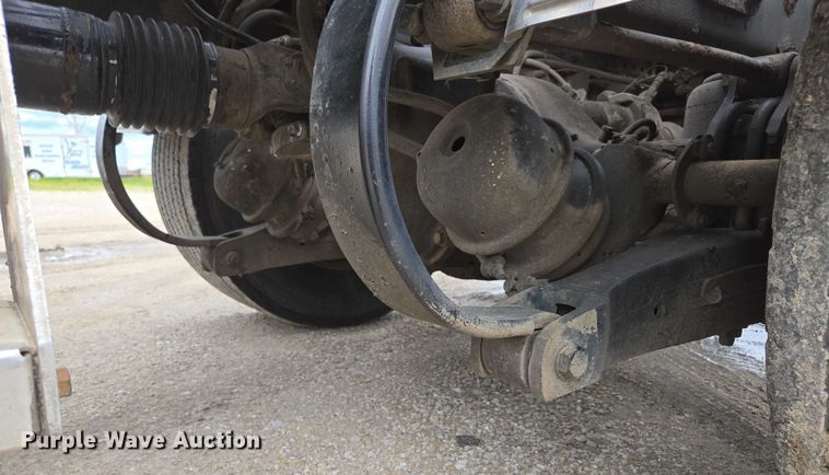 image for item ED2027 2009 Peterbilt 386 semi truck