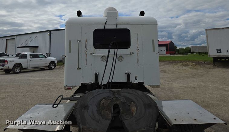 image for item ED2027 2009 Peterbilt 386 semi truck