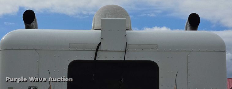 image for item ED2027 2009 Peterbilt 386 semi truck