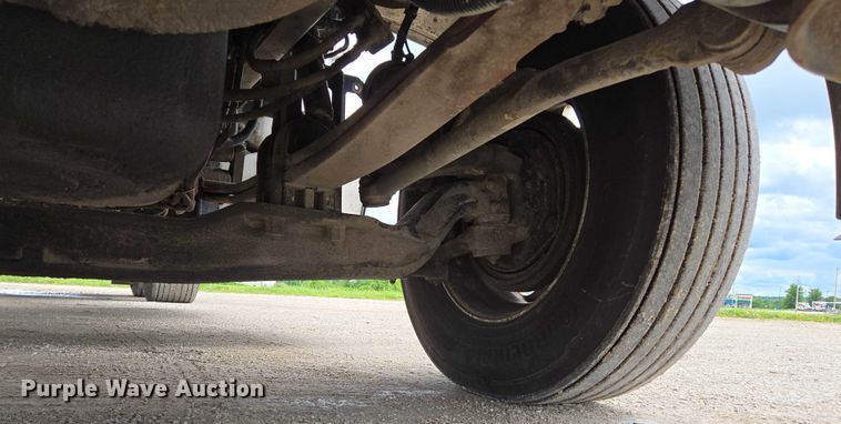 image for item ED2027 2009 Peterbilt 386 semi truck