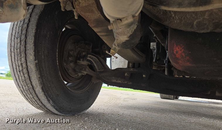 image for item ED2027 2009 Peterbilt 386 semi truck