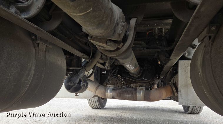 image for item ED2027 2009 Peterbilt 386 semi truck