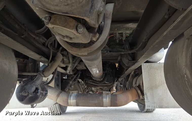 image for item ED2027 2009 Peterbilt 386 semi truck