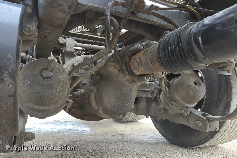 image for item ED2027 2009 Peterbilt 386 semi truck