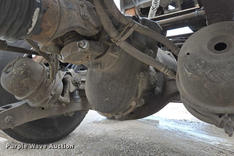 image for item ED2027 2009 Peterbilt 386 semi truck