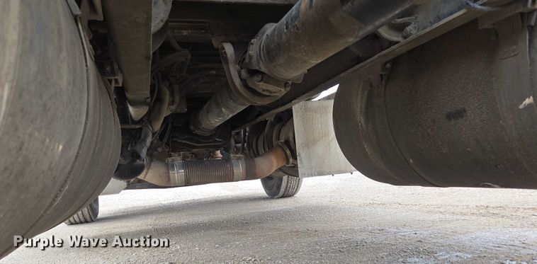 image for item ED2027 2009 Peterbilt 386 semi truck