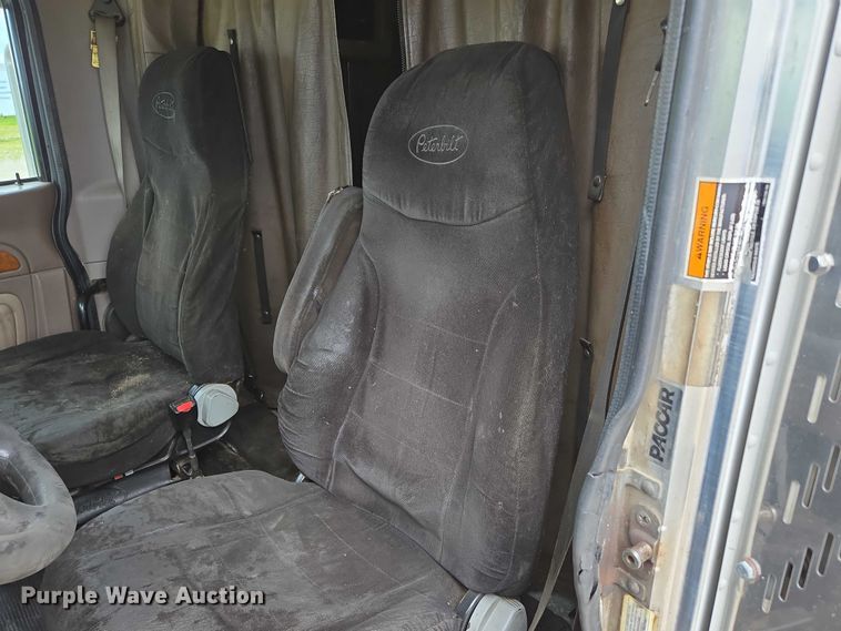 image for item ED2027 2009 Peterbilt 386 semi truck