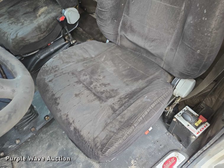 image for item ED2027 2009 Peterbilt 386 semi truck