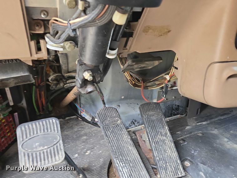 image for item ED2027 2009 Peterbilt 386 semi truck