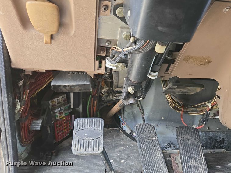 image for item ED2027 2009 Peterbilt 386 semi truck