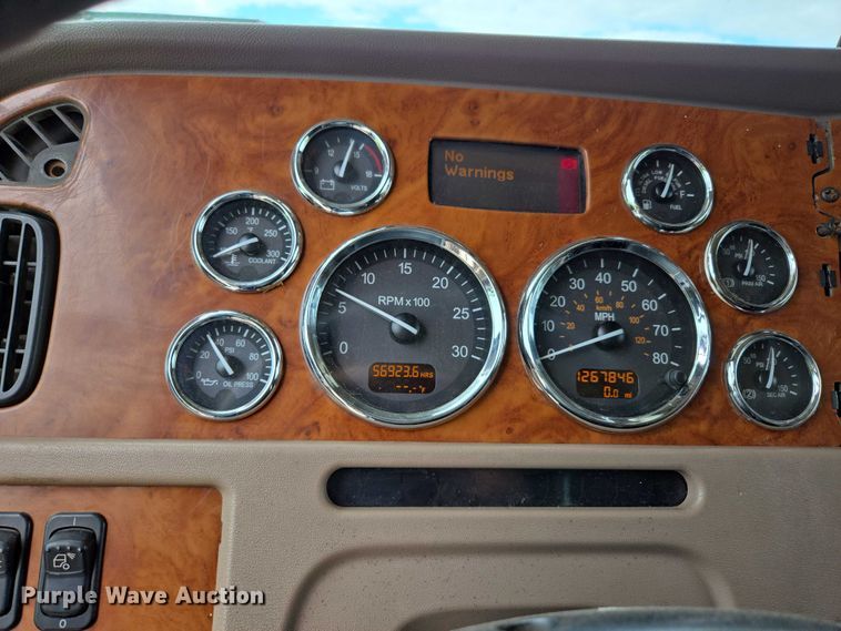 image for item ED2027 2009 Peterbilt 386 semi truck