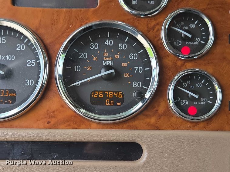 image for item ED2027 2009 Peterbilt 386 semi truck