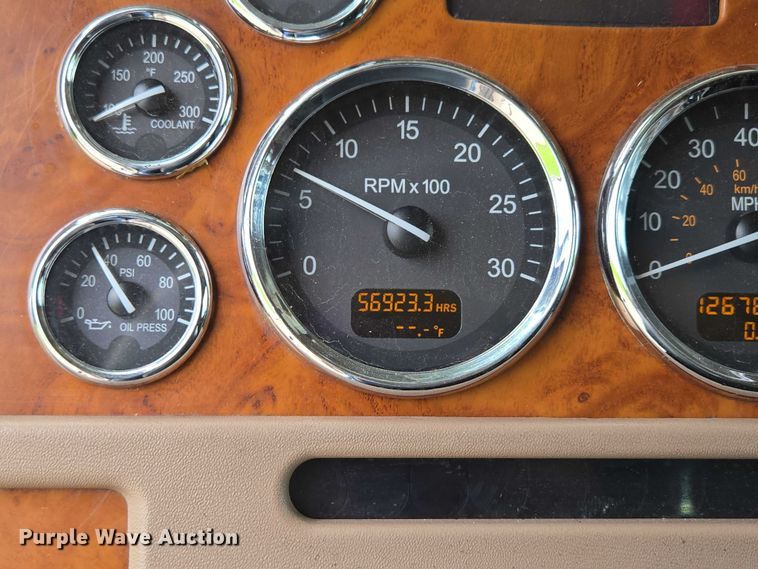 image for item ED2027 2009 Peterbilt 386 semi truck